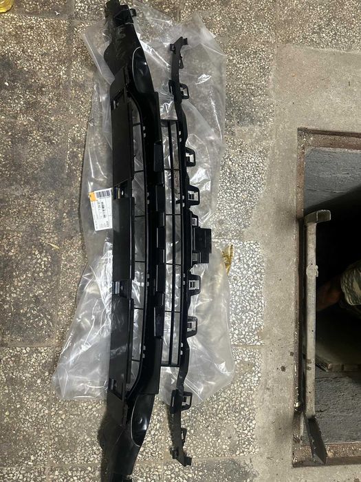 Предна решетка за броня Sport line BMW F32