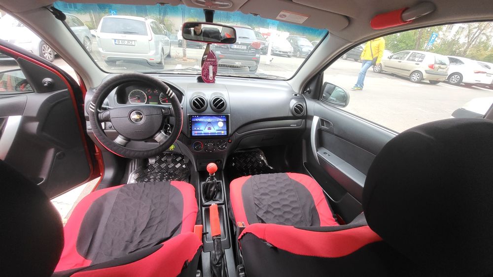 Chevrolet aveo rosu