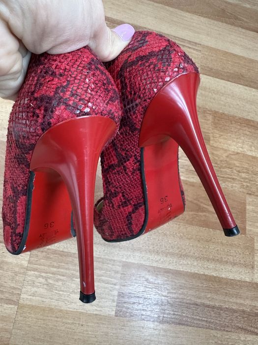 Vand pantofi cu toc piele naturala