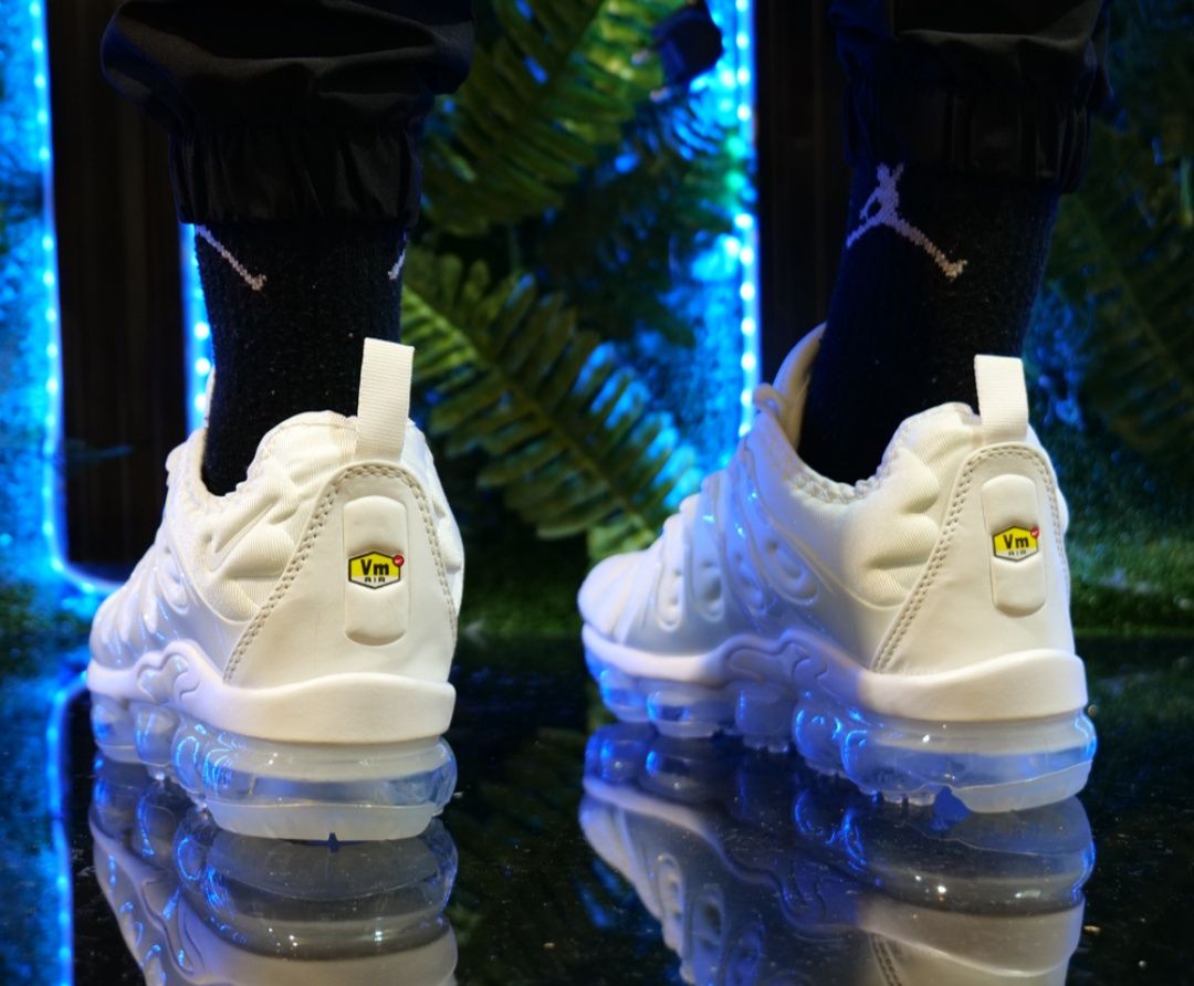 Унисекс маратонки Nike Air VaporMax Plus – Бели