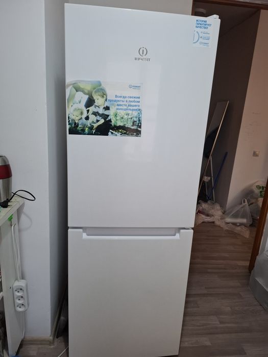 Продам холодильник индезит