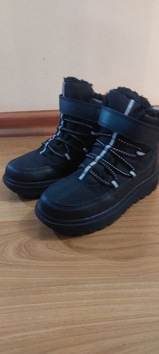 Ghete marimea 29 h&m