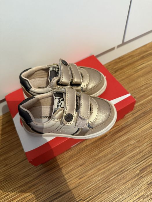 Изключително запазени детски обувки!