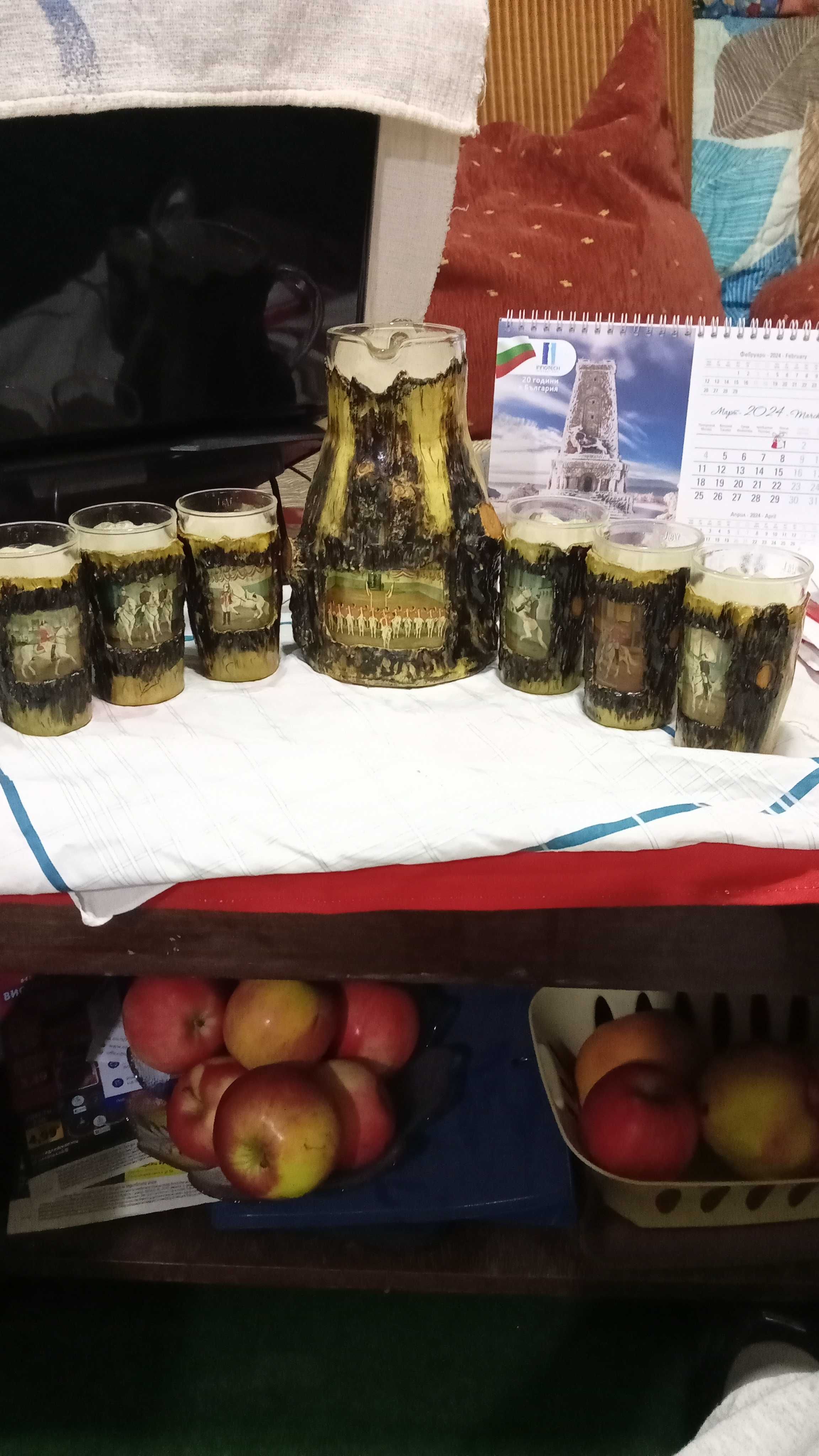 Продавам сувенирен ловджийски комплект Кана с чаши