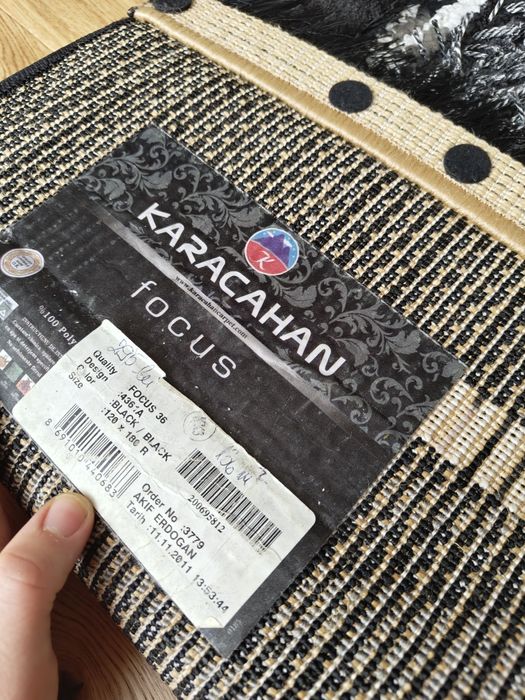 Covor negru cu fir de mătase – nuanțe alb și gri, stare excelentă