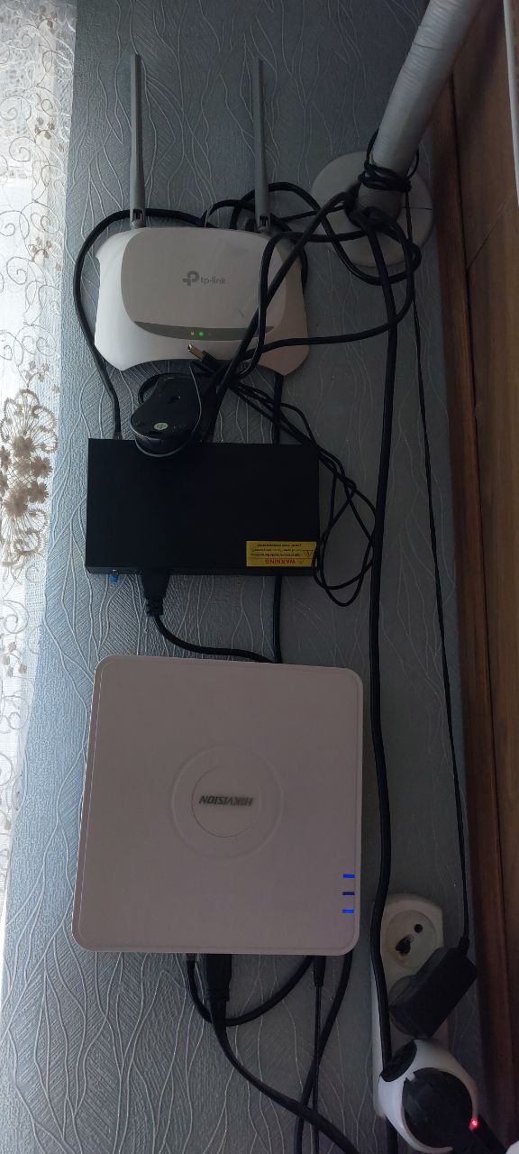 NVR DS-7104NI-Q1 +500 HDD 
4-х канальный