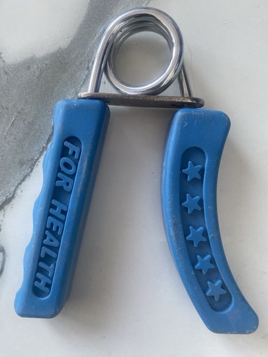 Эспандер лдя рук новый 2000