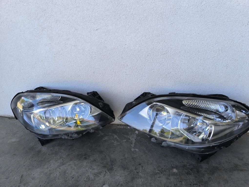 Mercedes-Benz B-класа,W246,комплект фарове+крушки