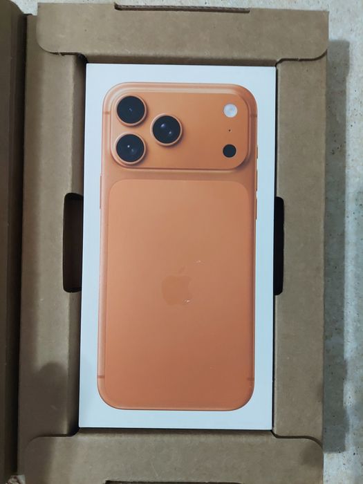iPhone 17 Pro Max 256GB Cosmic Orange