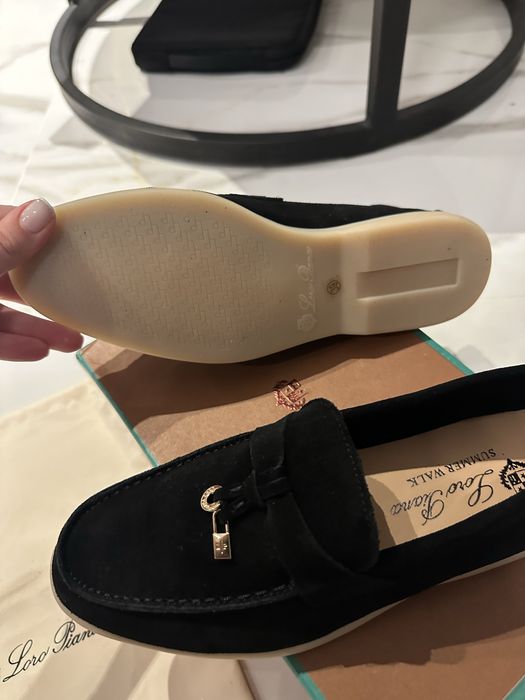 Черни мокасини Loro piana, със златисто, отговаря на 39,5