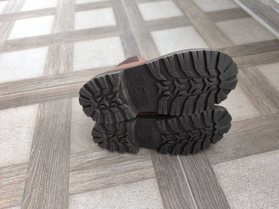 Чисто нови боти за момче