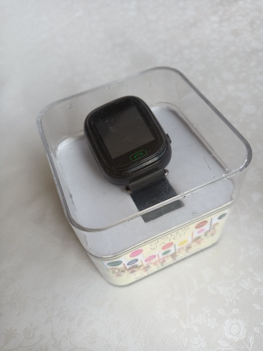 Продам 2 пары  GPS часов детские