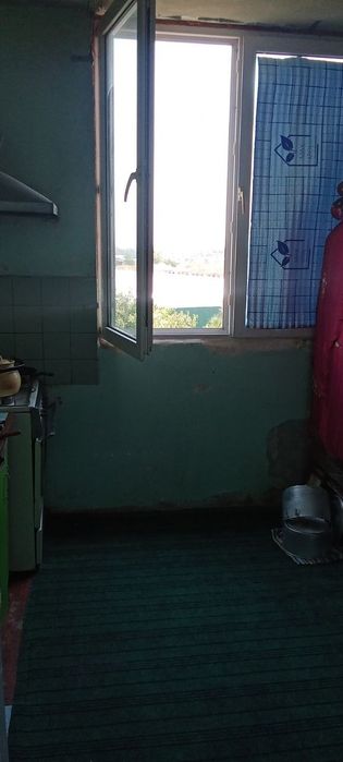 Kvartira sotiladi 3 xona 4 qlingan