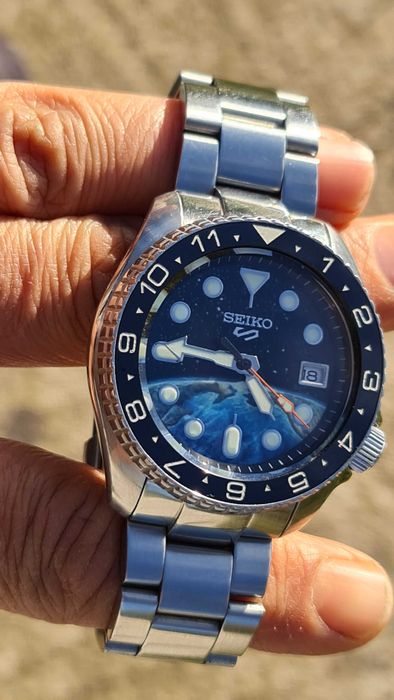 Seiko 5 Earth Voyager