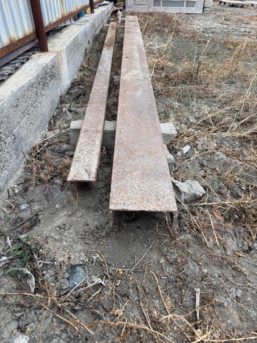 Продаю 2 швеллера, 20-ку и 10 ку