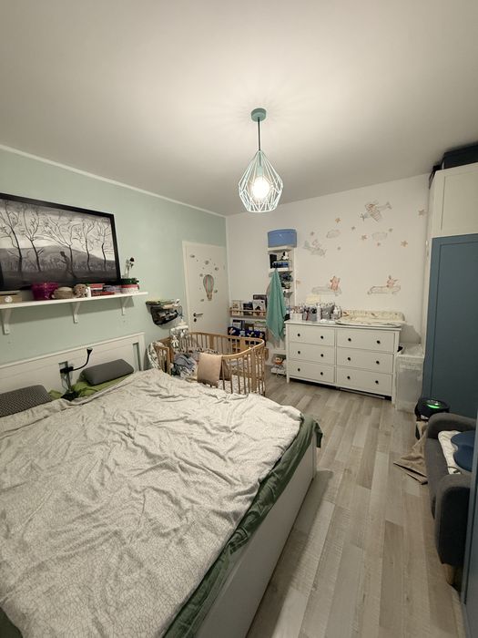 Vand apartament 2 camere cu curte si loc de parcare
