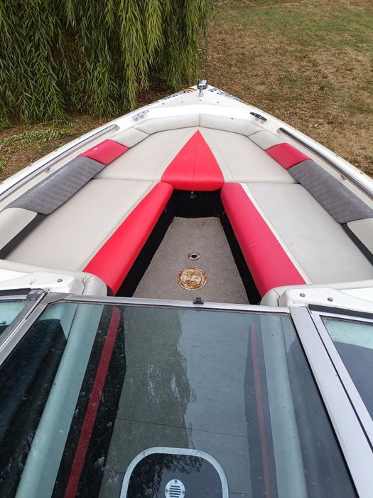 Vând barca Bayliner Arriva