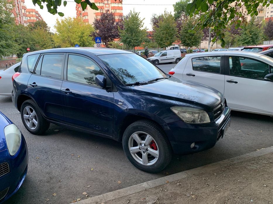 Toyota RAV4 albastru