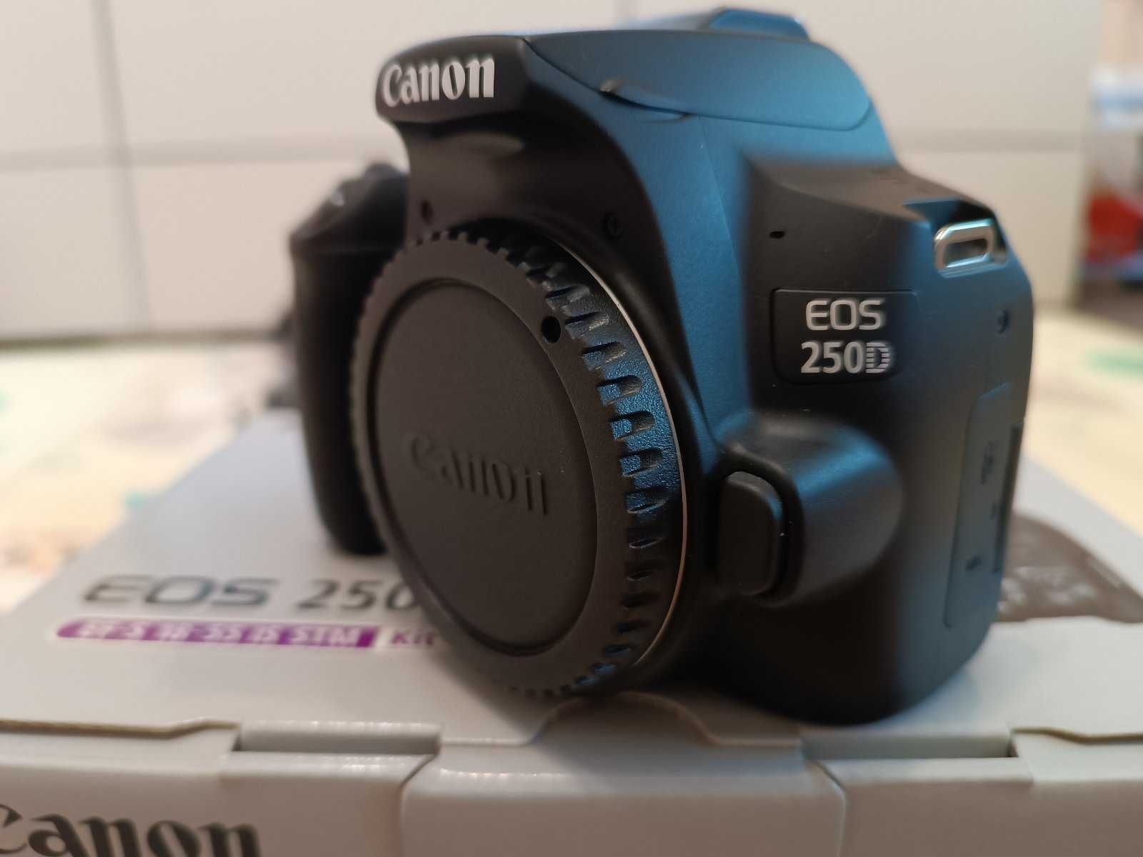 Фотоапарат Canon EOS 250D