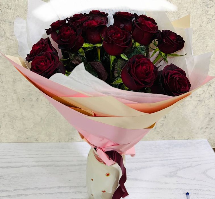 Bir dona buket sotiladi 15tali roza