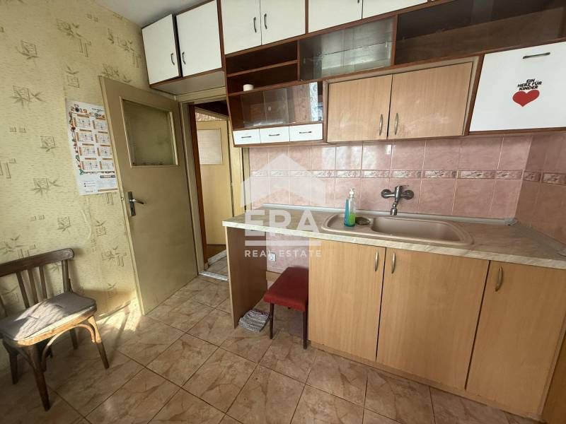 Двустаен панелен апартамент за продажба, с отделна кухня, в кв. Младос