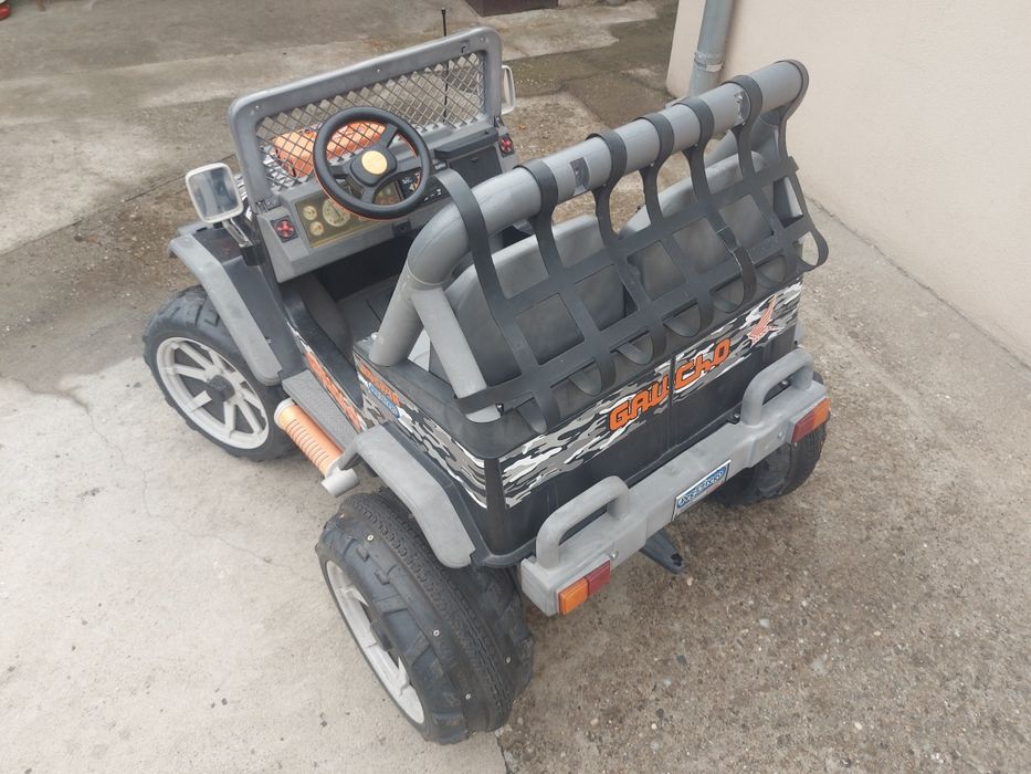 Masinuta electrica copii jeep Peg Perego