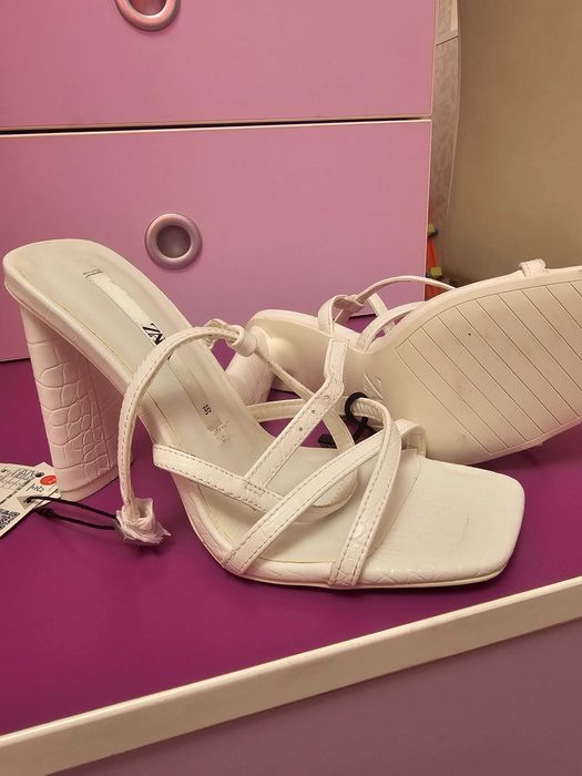 Sandale albe Zara