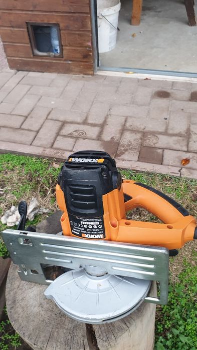 Fierastrau circular de mână Bosch PKS54,  Worx WX425