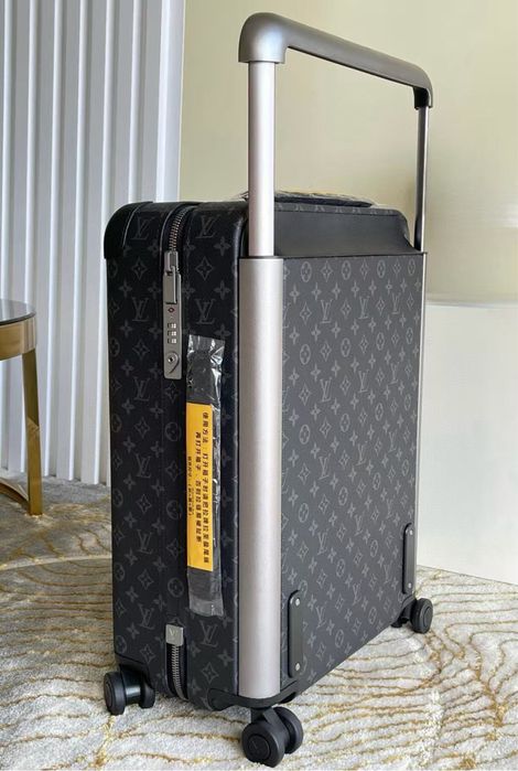 Чемодан Horizon 55 LV