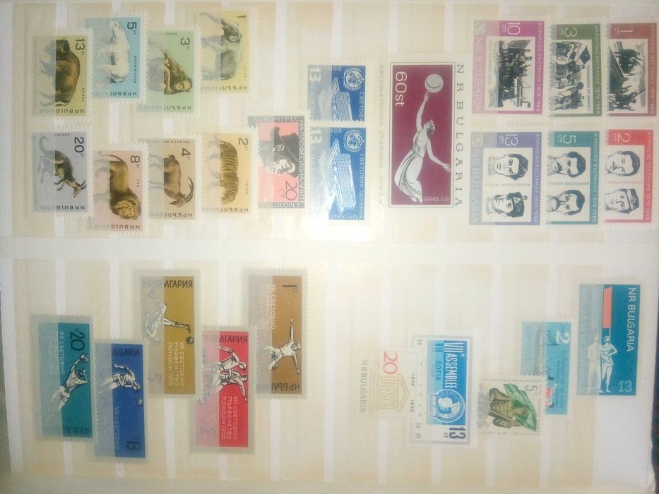 Класьор с български пощенски марки - пълни годишнини.