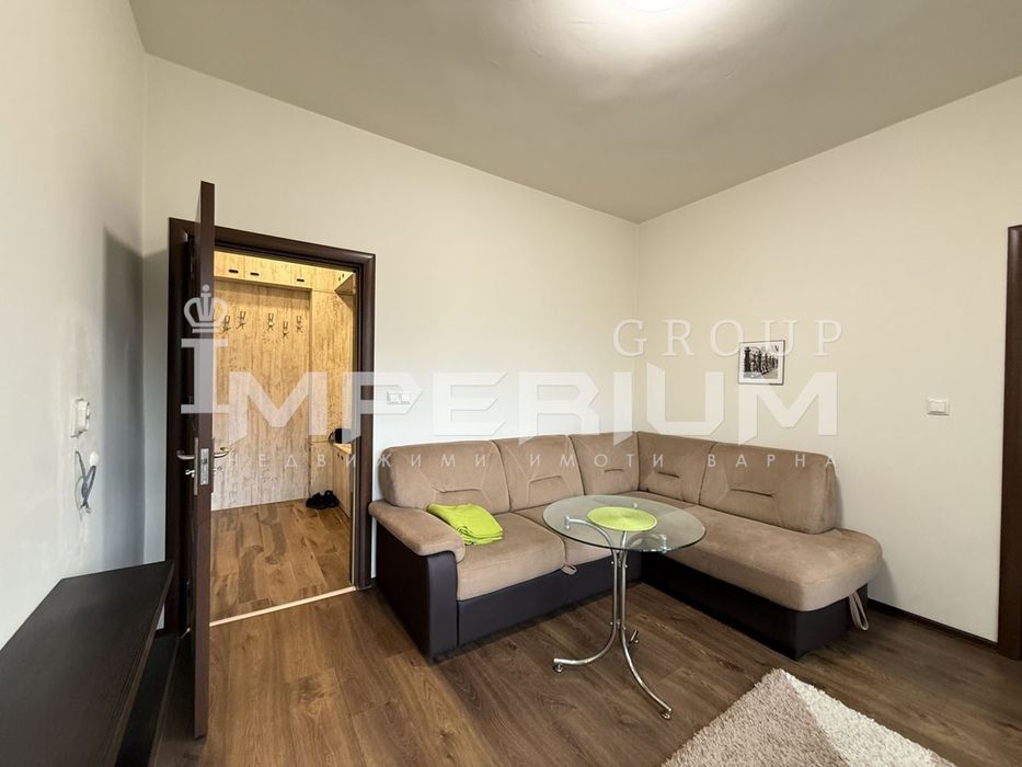 Тристаен обзаведен апартамент под наем в района на Спортна Зала, гр.