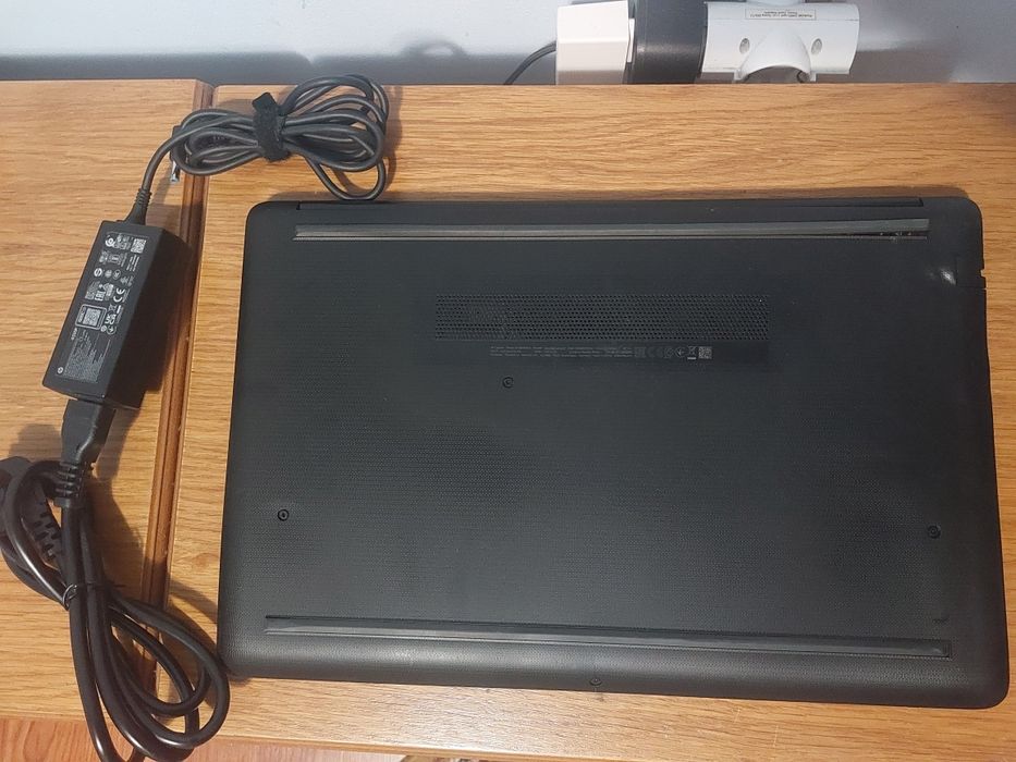 Laptop HP i5 8250u up to 3,4Ghz, 8GB, 128GB, UHD 620, W11 Office 2024