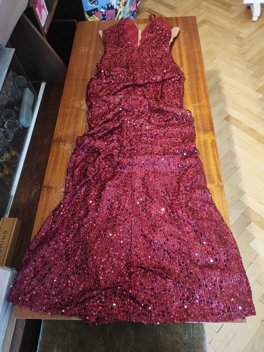 Рокля Блестяща с блясък и гол гръб с висока цепка и презрамки,XS,Нова