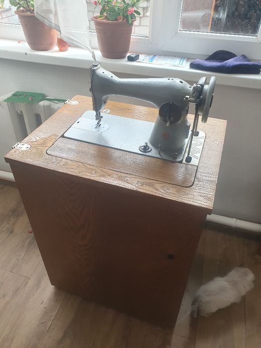 Ножная швейная машина