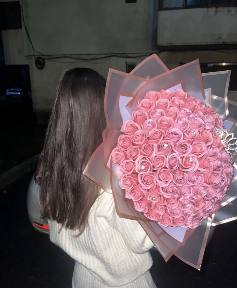 buchete trandafiri buchet flori sapun aranjament floral roz rosu mov
