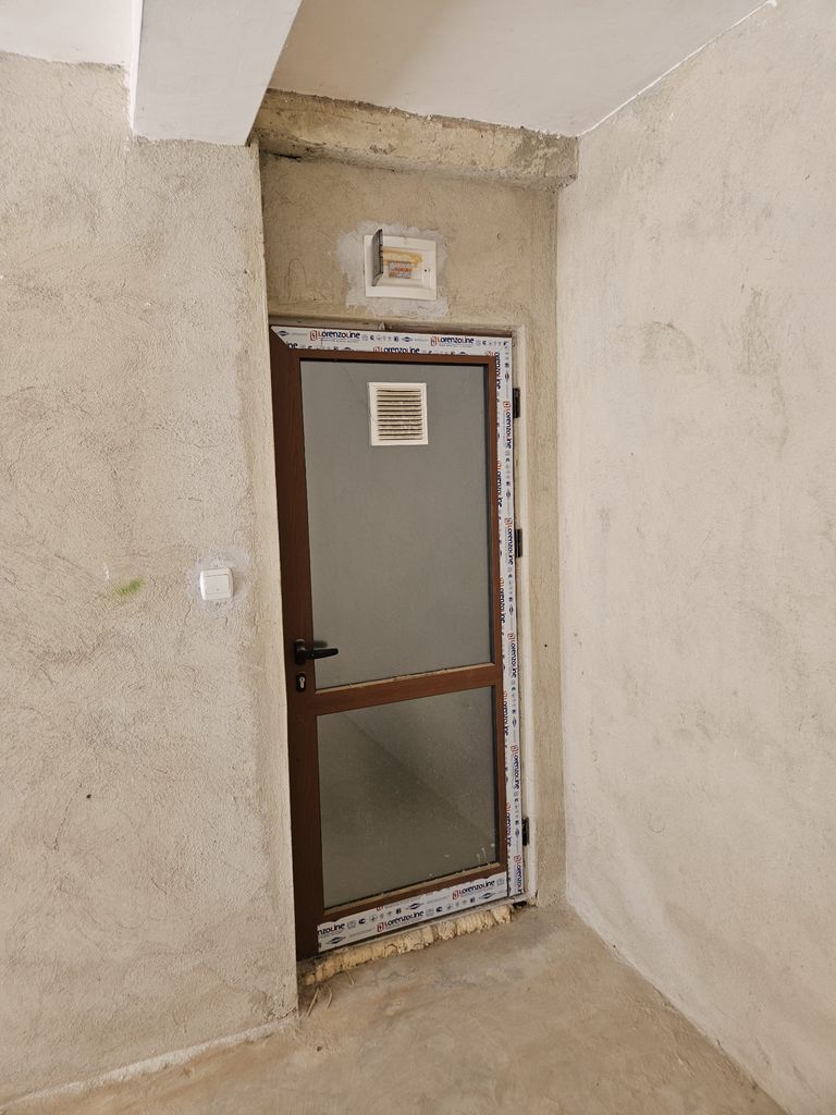 Дава се под наем Гараж / Паркомясто в Варна, Виница - 25 кв.м за 112.2 € - Снимка #5