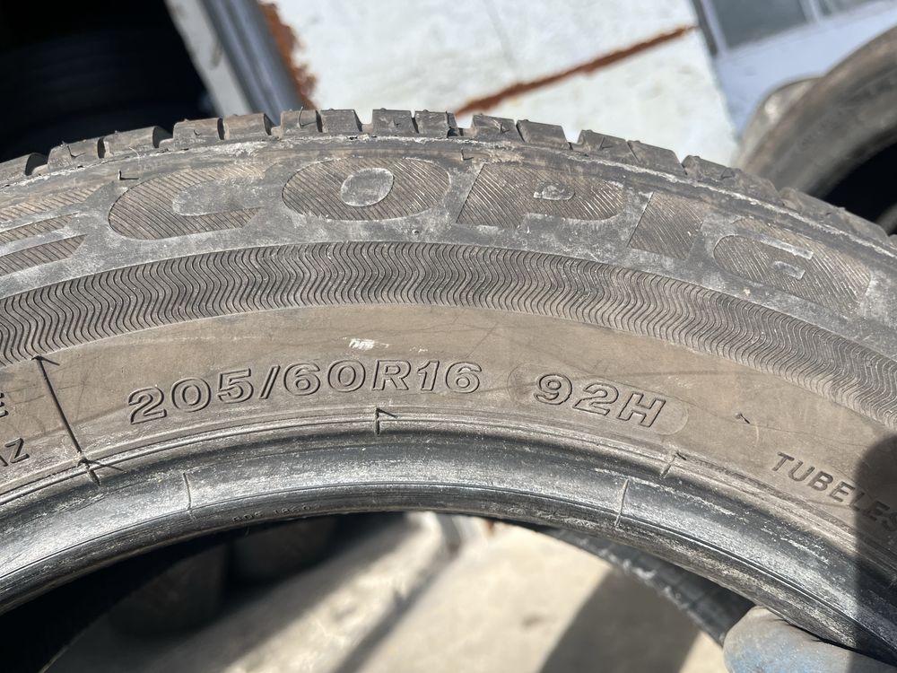 4 бр. летни гуми 205/60/16 Bridgestone DOT 4817 6 mm