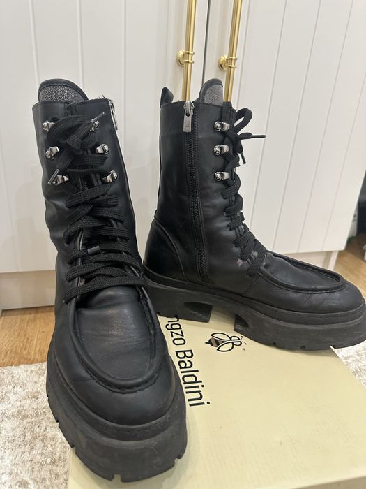 Продам женские зимние сапоги кожа