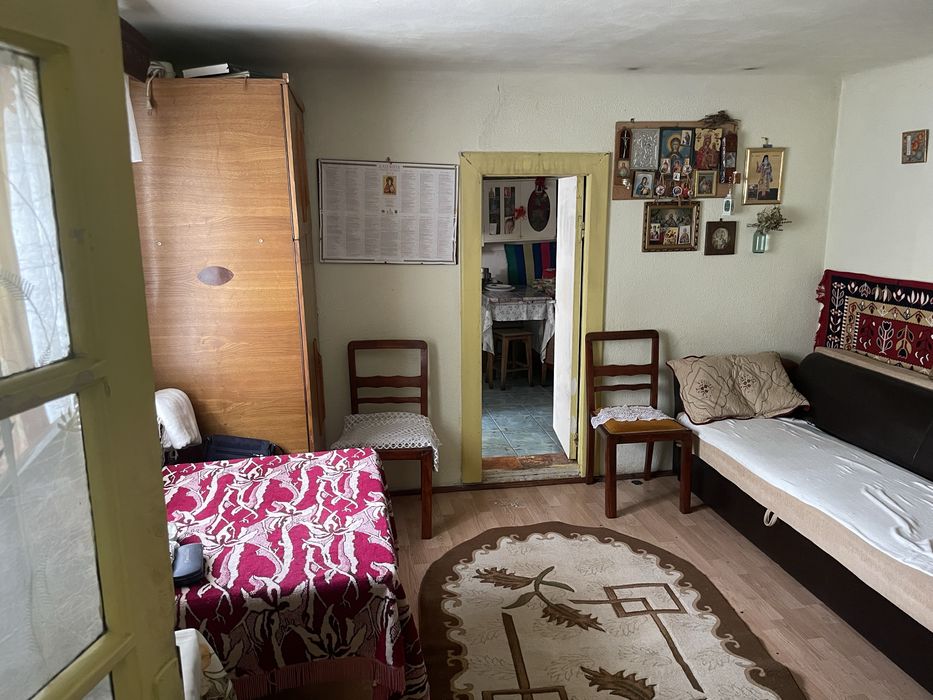Casa la curte, potential afacere, teren pe colt