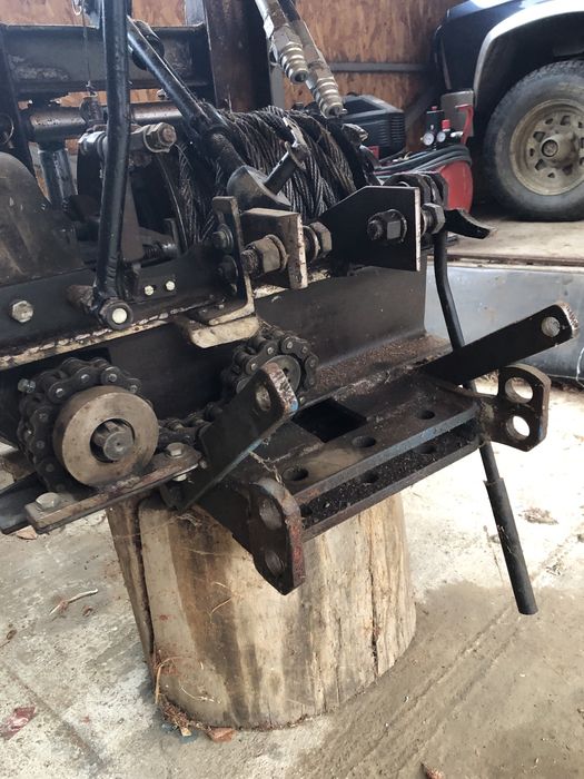 Vând troliu forestier în tiranti tractor UTB 445