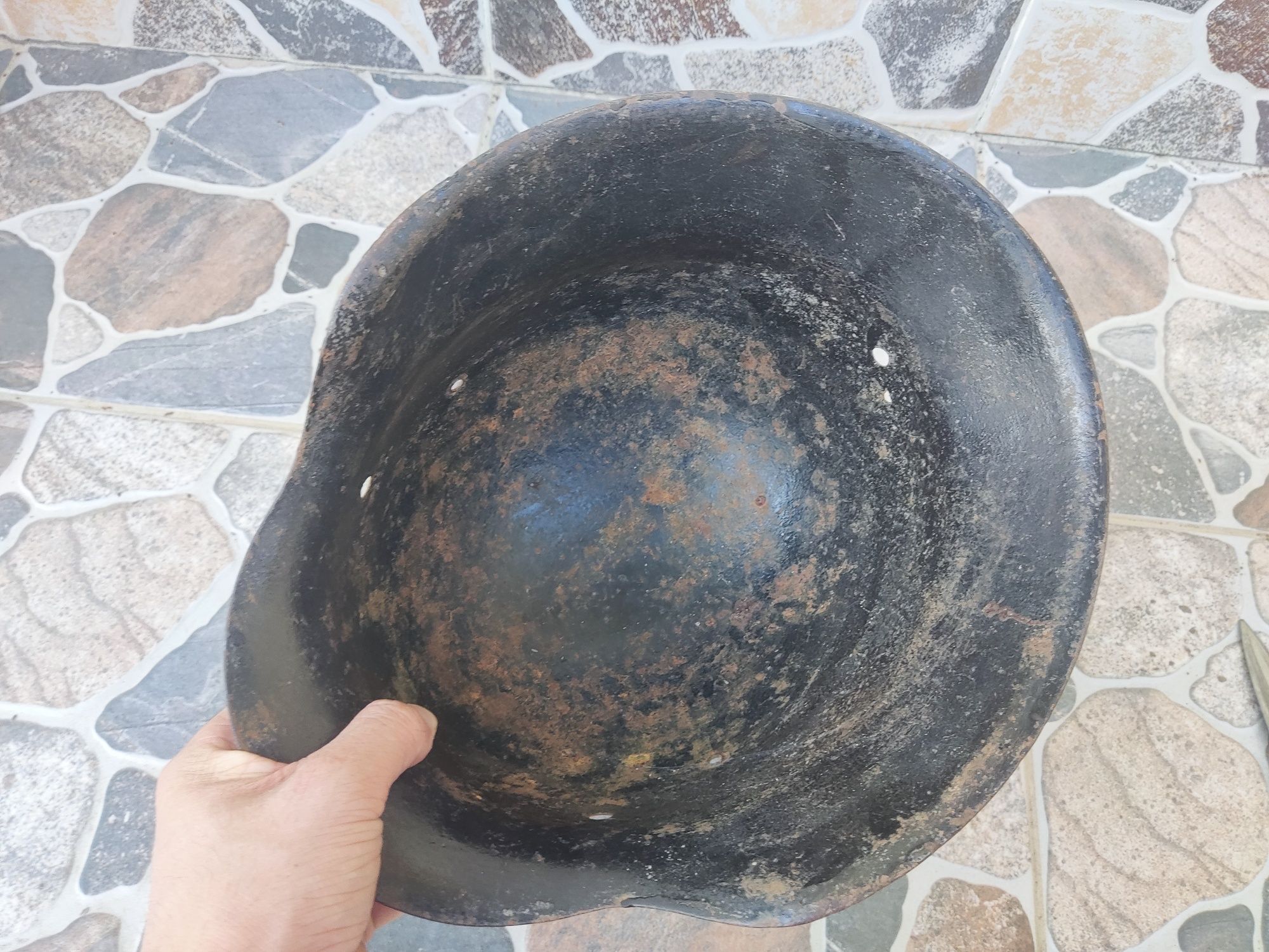 Baionetă  și cască de război