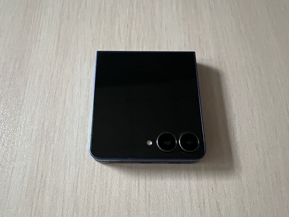 Продавам Samsung Galaxy Z Flip7 256/12GB