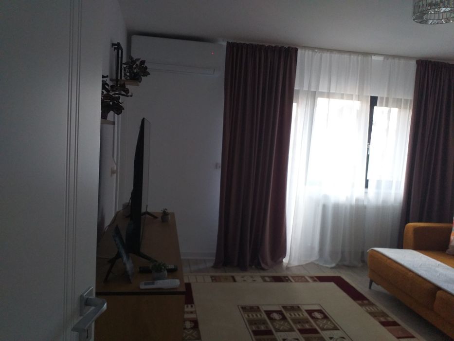 Închiriez etaj la casa