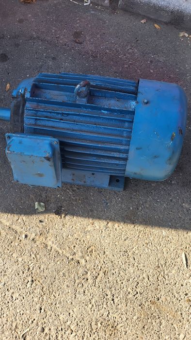 Vînd motor electric 380v are între 18 si 22 kw 1500rm
