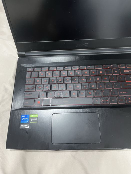 Продавам геймърски лаптоп msi