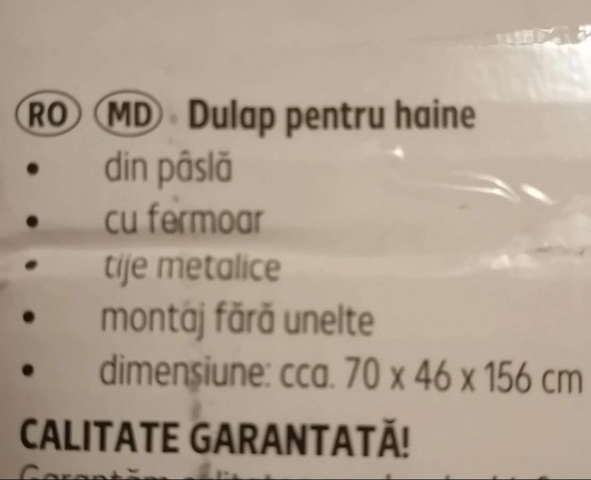 Dulap pentru haine din material pâslă