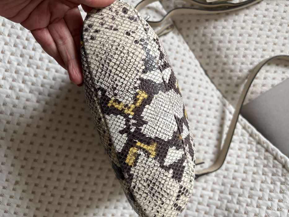 Маркови дамски чанти Picard и US Polo бежова змийска и червена