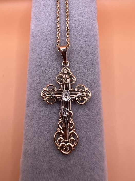 Продам золотой крестик.