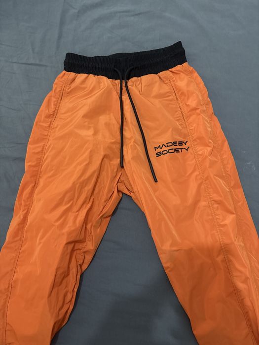 Pantaloni Made By Society