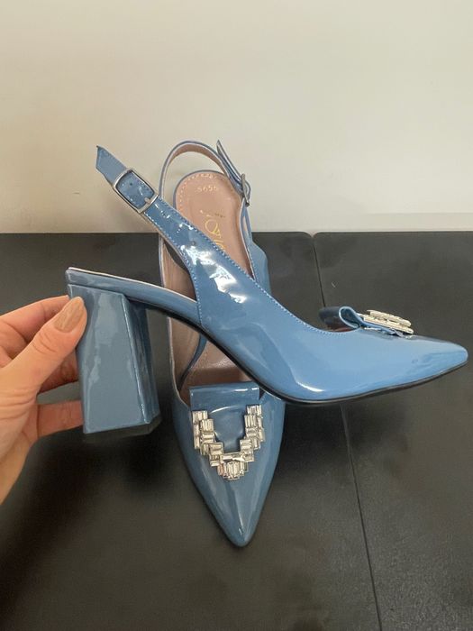 Елегантни обувки с ест. лак